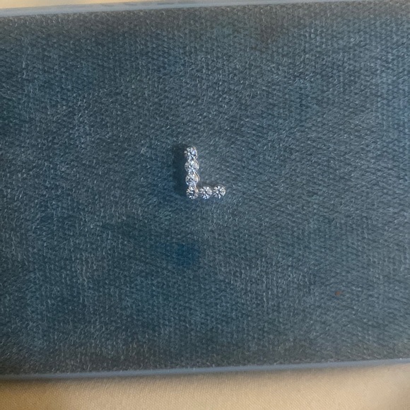 L charm - Picture 1 of 3